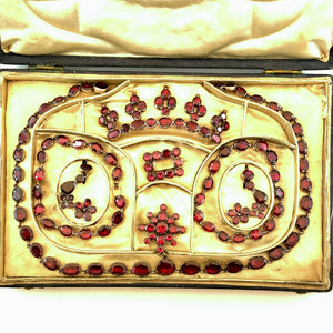 Georgian gold and garnet Parure in original box