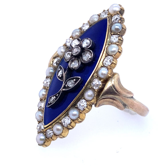 Anello smaltato in oro, diamanti e perle dei primi del XIX secolo.
