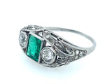 A fine Art Deco platinum diamond and Colombian emerald ring. Italy, 1920 c.a. 