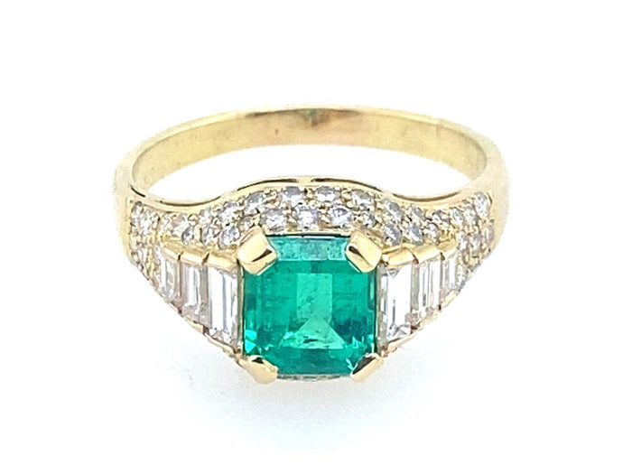 Anello Bulgari in oro giallo con diamanti e smeraldo colombiano trombino