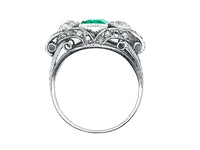 A fine Art Deco platinum diamond and Colombian emerald ring. Italy, 1920 c.a. 